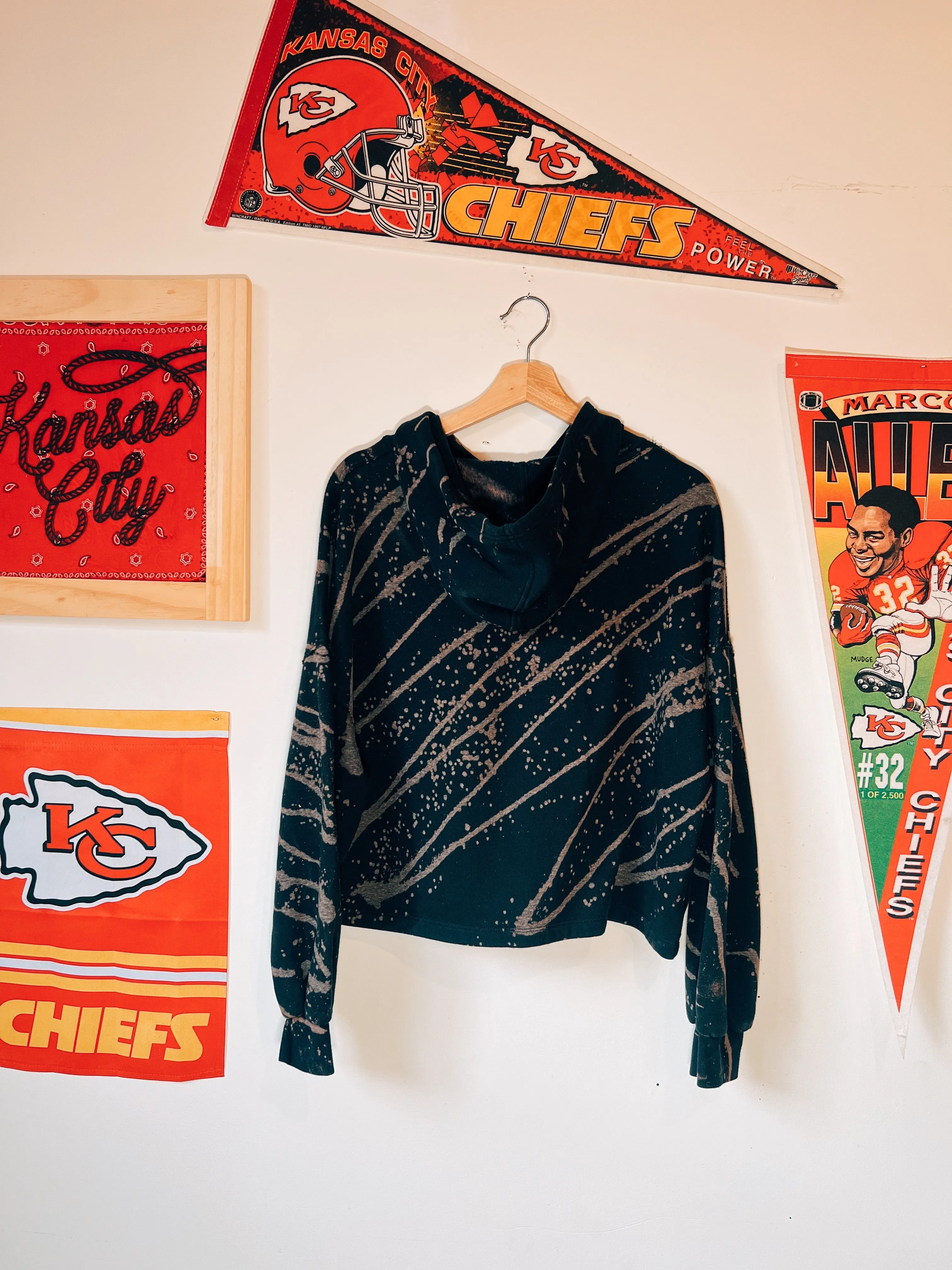 CHIEFS CROPPED HOODIE