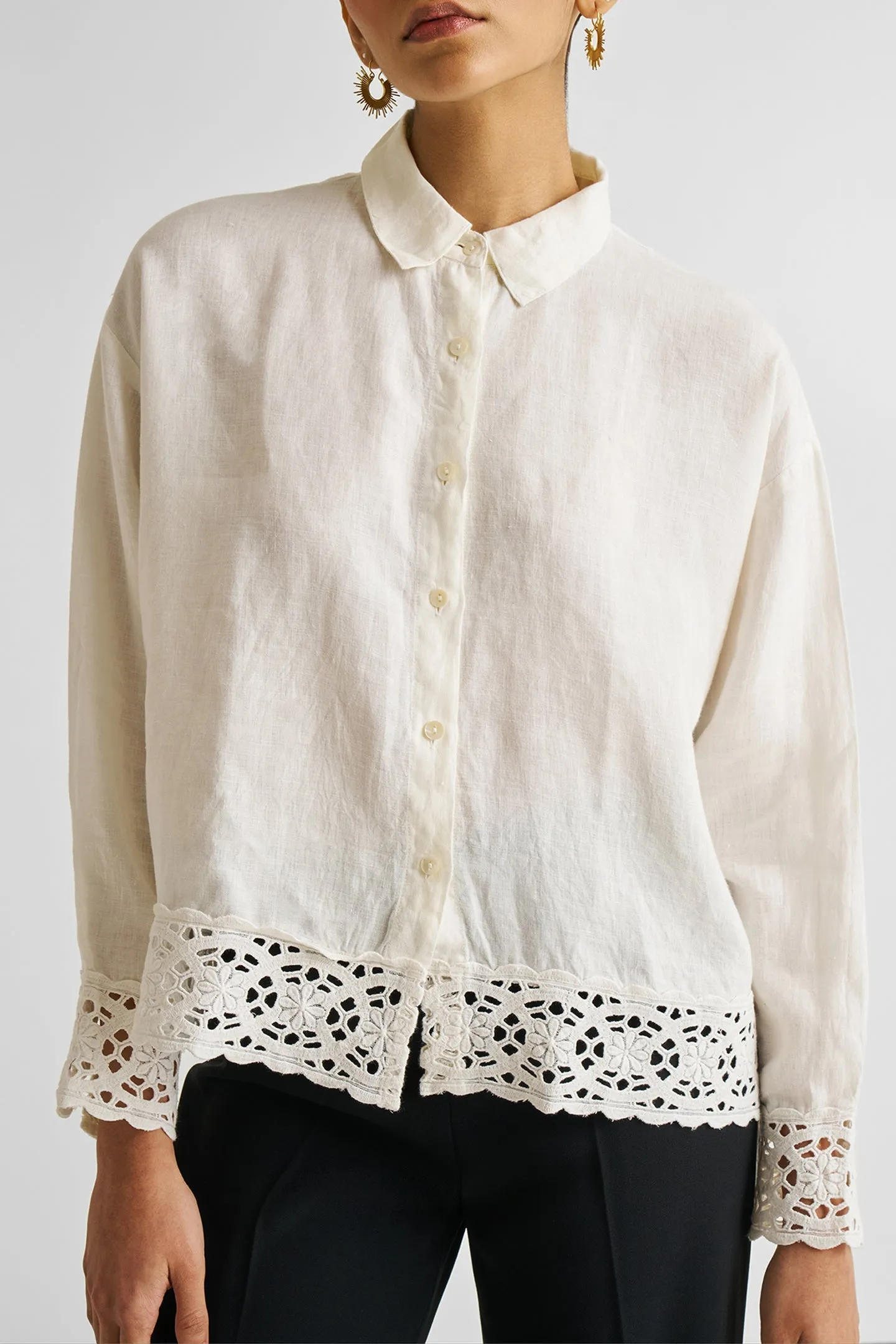 Reistor Button-down with Lace Shirt in Off-white