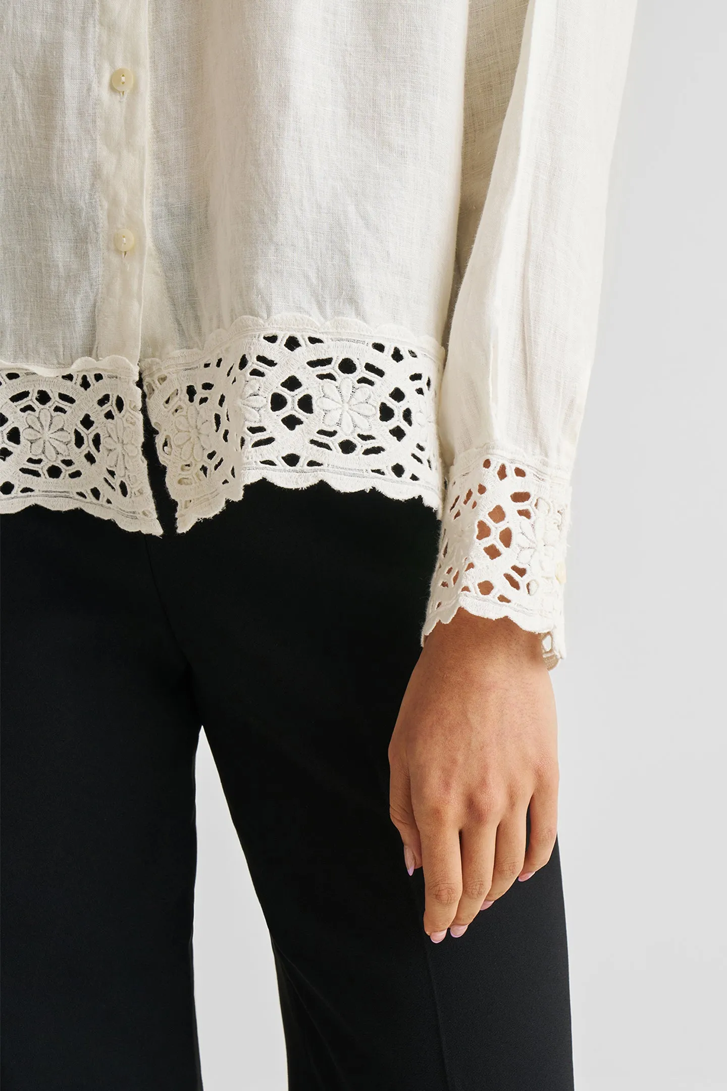 Reistor Button-down with Lace Shirt in Off-white