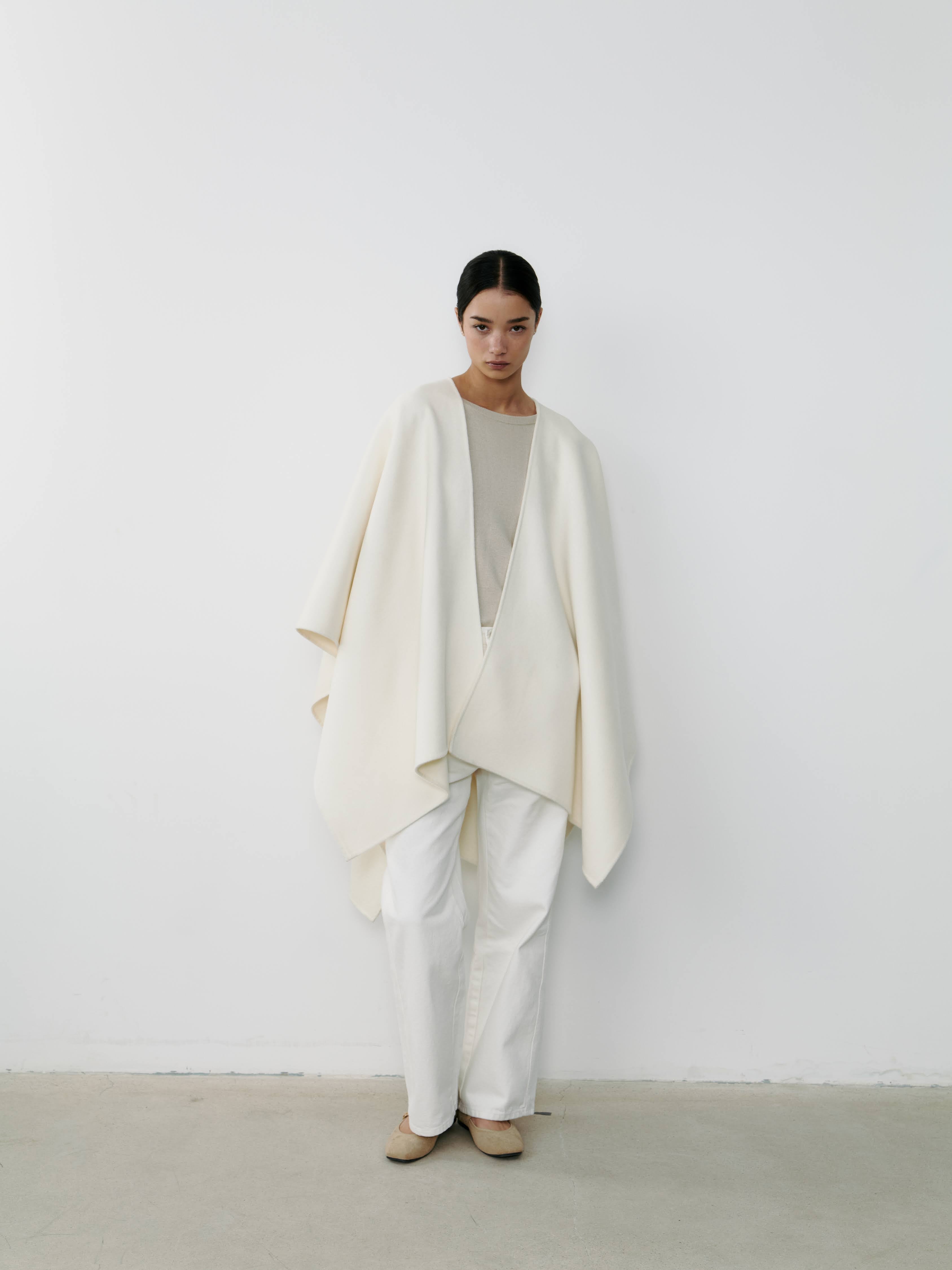 THE CASHMERE CAPE - WHITE