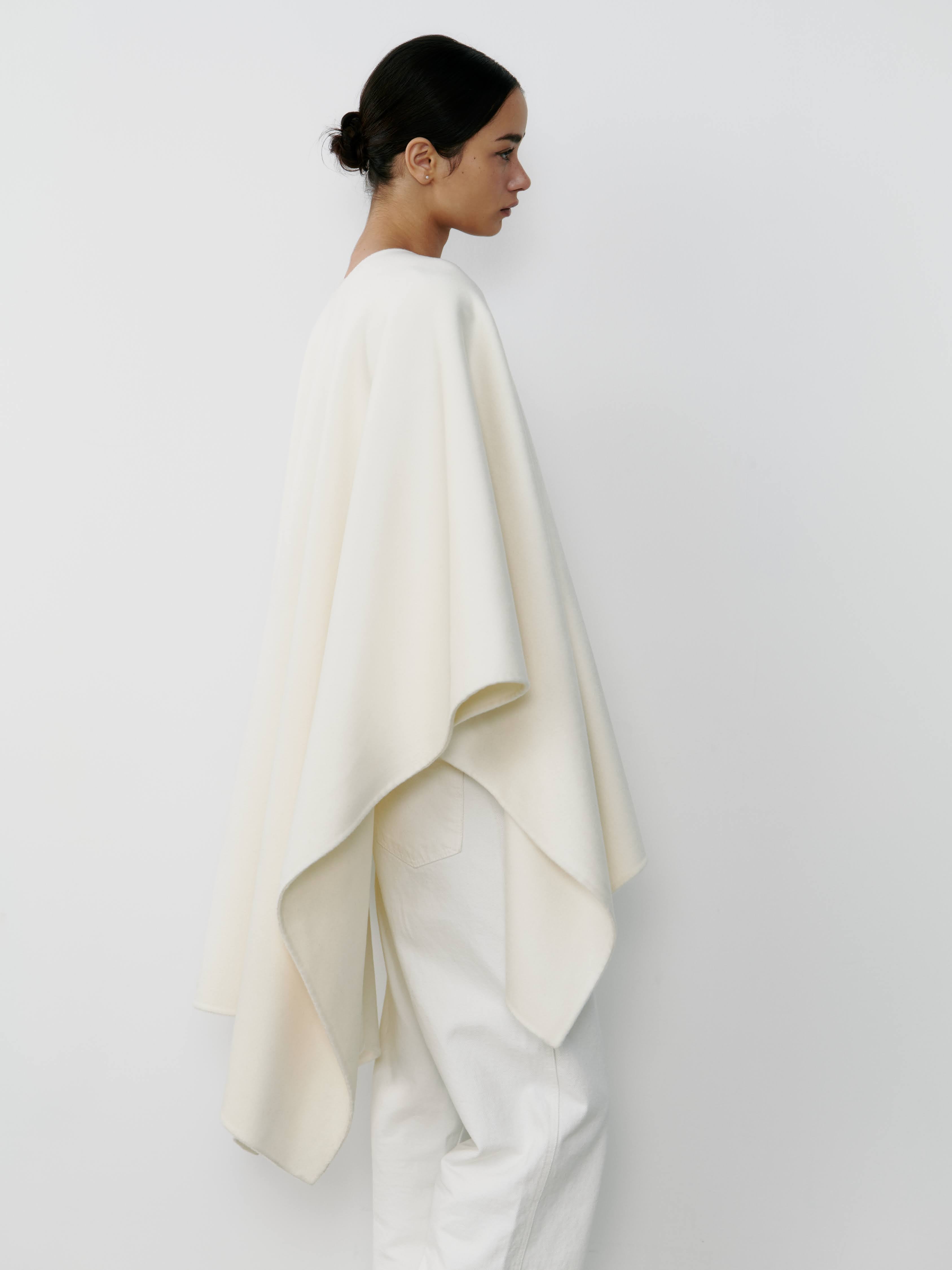 THE CASHMERE CAPE - WHITE