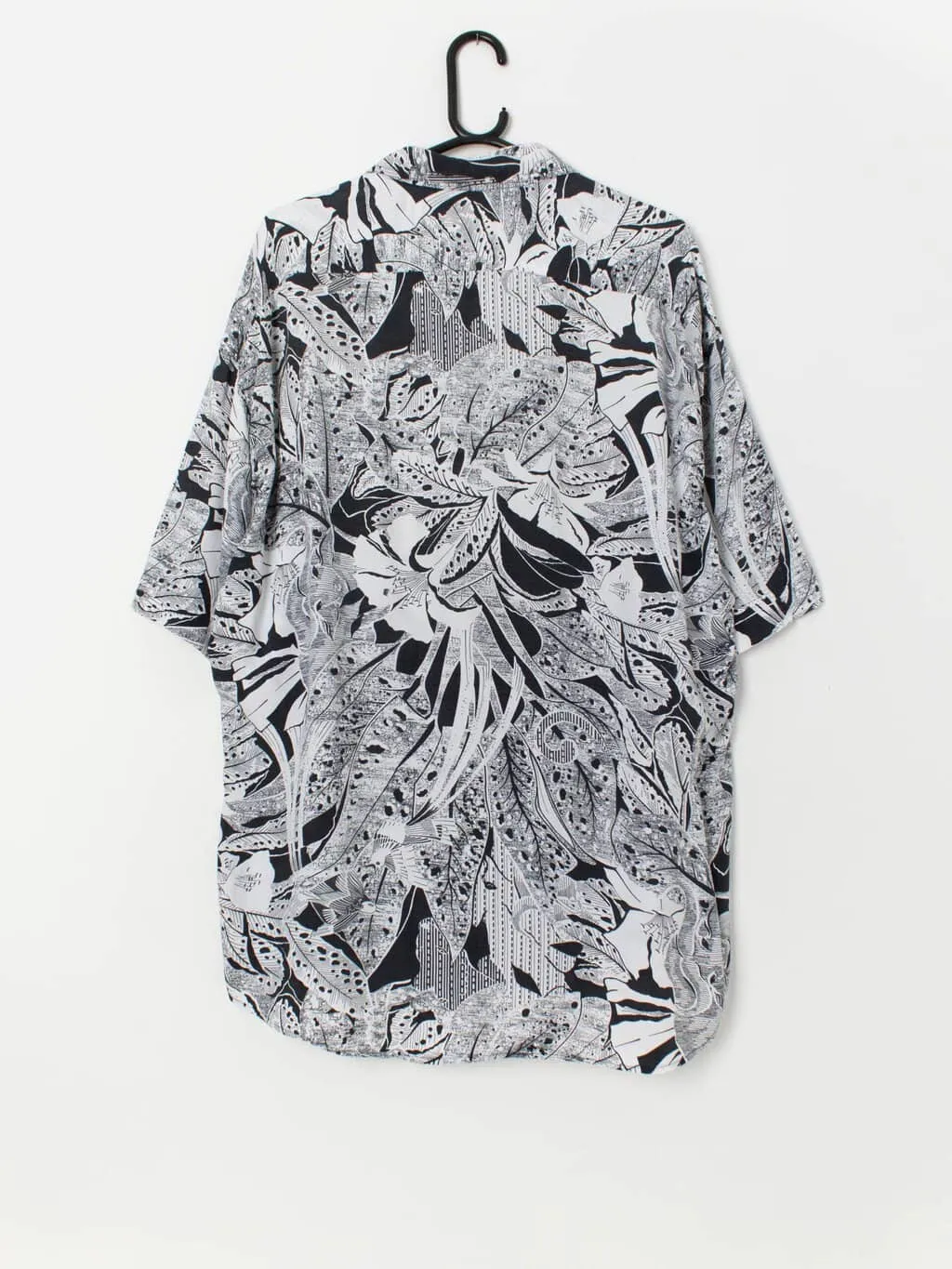 Vintage botanical shirt in black and white – Large