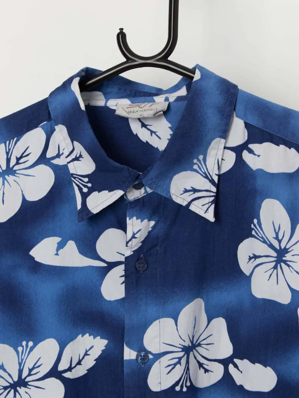 Vintage Hawaiian shirt in blue with white floral print – Large