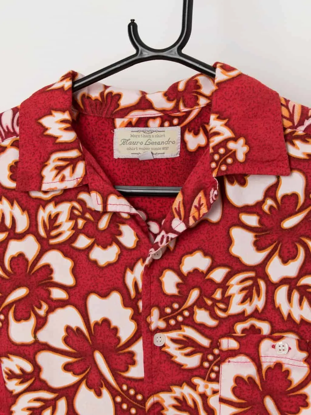 Vintage red Hawaiian shirt with white and orange floral pattern – Medium